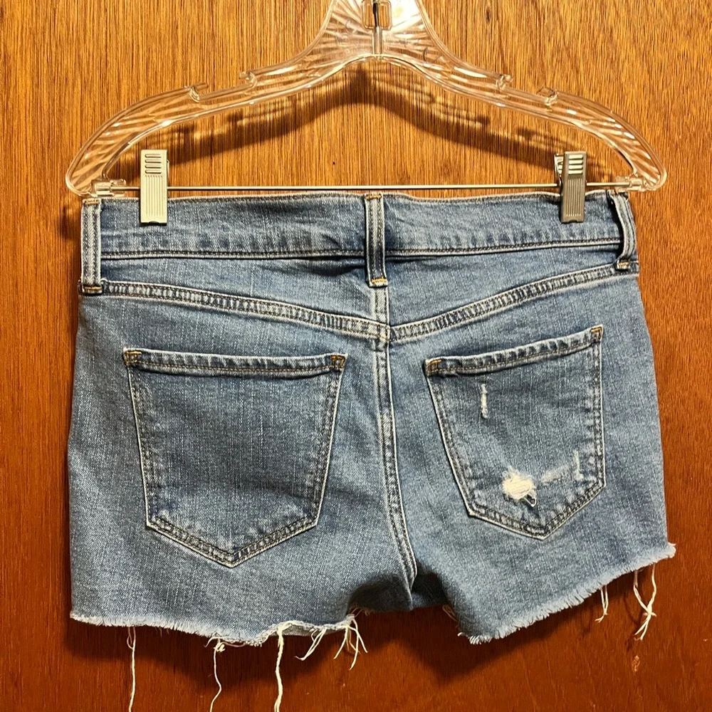 Womens Old Navy Mid-Rise boyfriend jean shorts - Picture 3 of 4